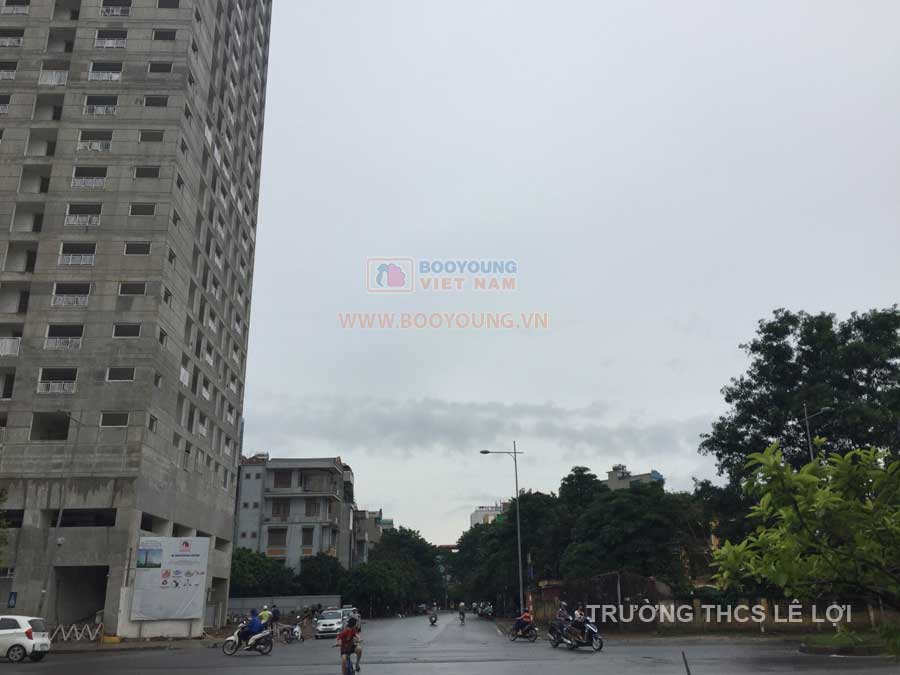 Tòa CT7 Booyoung Mỗ Lao nằm cạnh Hồ Gươm Plaza với hệ thống siêu thị BigC và sát ngay đường Nguyễn Trãi, ga tàu đường sắt trên cao Cát Linh - Hà Đông giúp cư dân dễ dàng di chuyển. Hơn thế, CT7 gần trường THCS Lê Lợi gần các khi vui chơi khu vực Mỗ Lao